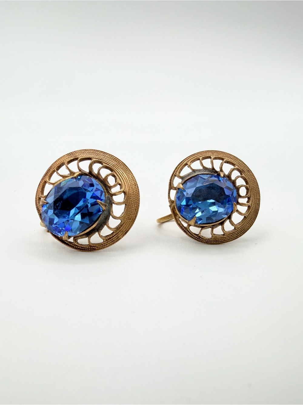 Vintage Sapphire Blue Rhinestone Screw Back Earrings Gold Tone Filigree